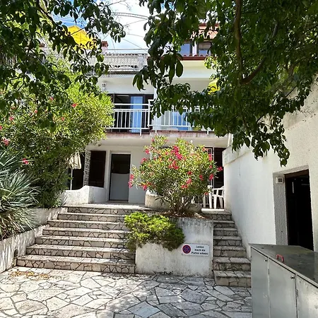 Apartman Seaside - Basic For Families, Groups And Budget Travelers Pješčana Uvala