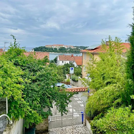 Apartman Seaside - Basic For Families, Groups And Budget Travelers Pješčana Uvala